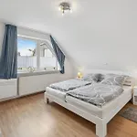 3 Bedroom Cozy Home In Suedbrookmerland בית נופש Südbrookmerland