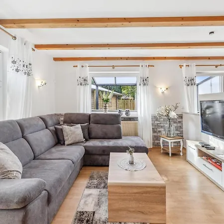 3 Bedroom Cozy In Ferienhaus Südbrookmerland